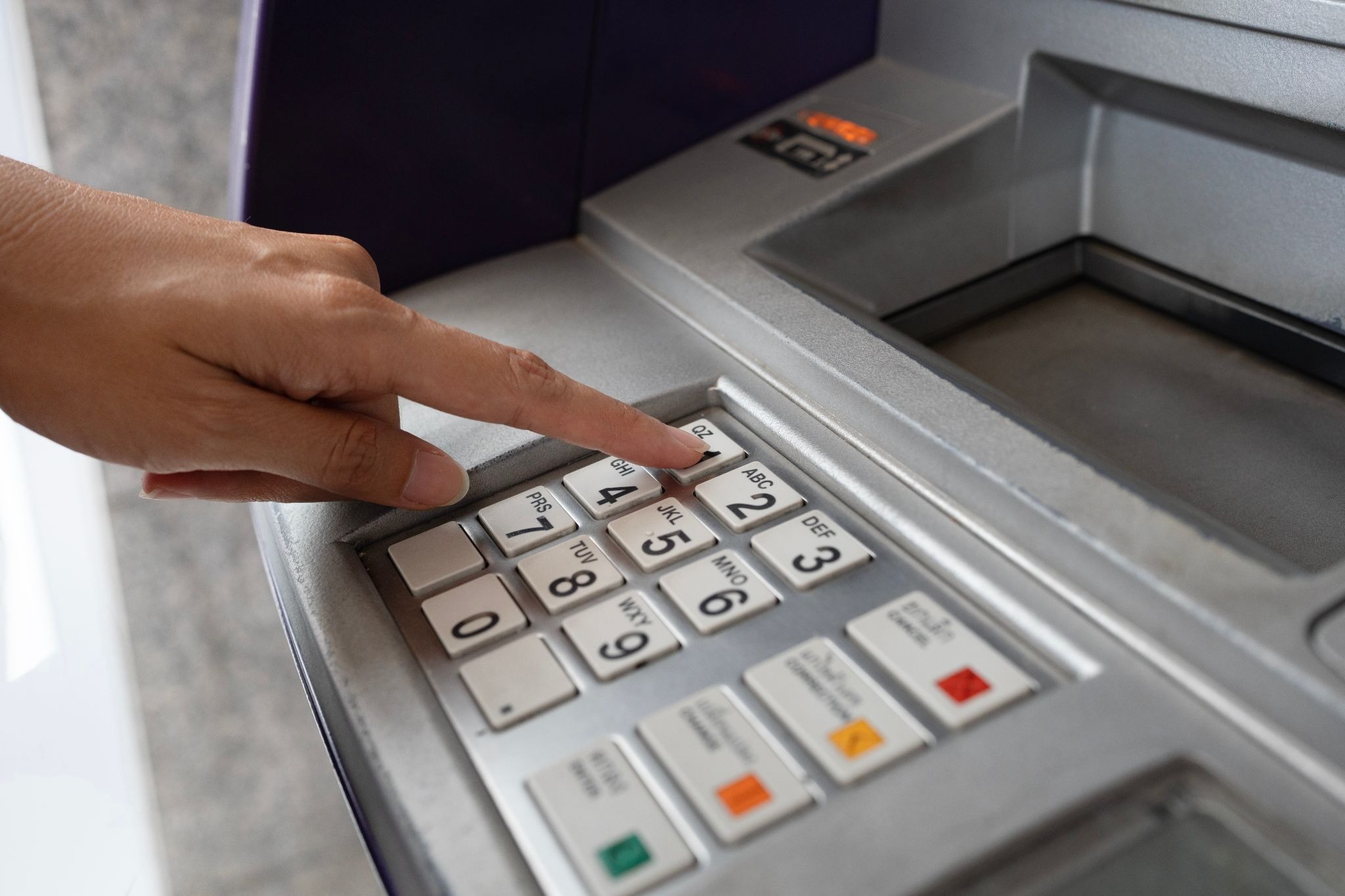 ネット銀行を給与振込口座にするメリットは？設定方法と注意点をわかりやすく解説