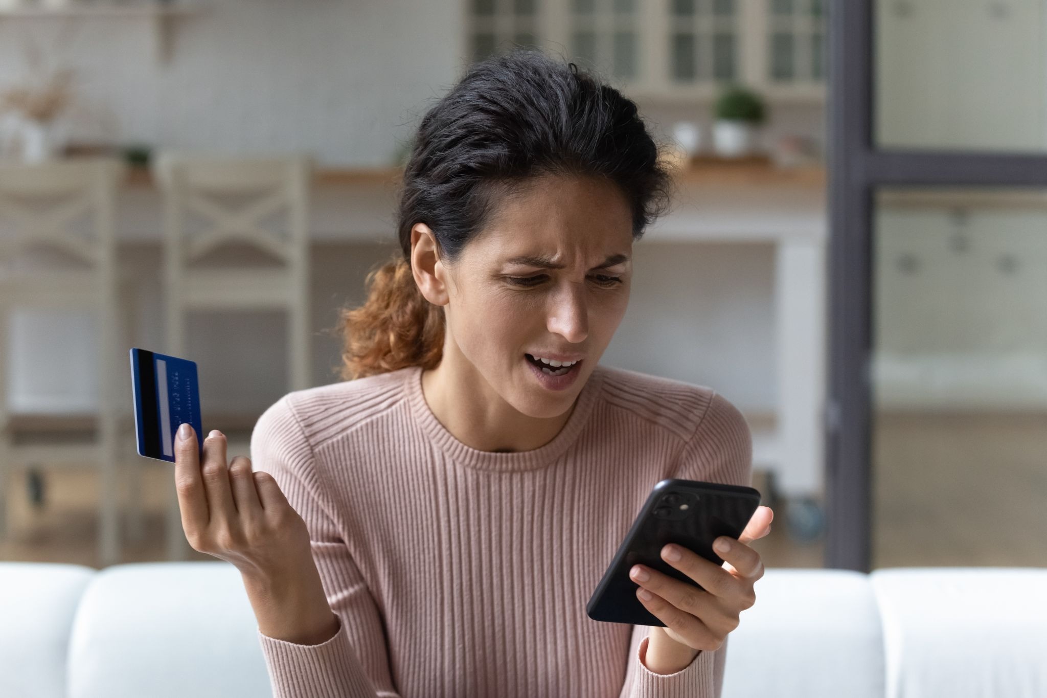 ネット銀行で給与振込ができない理由は？会社に断られる原因と対処法を解説